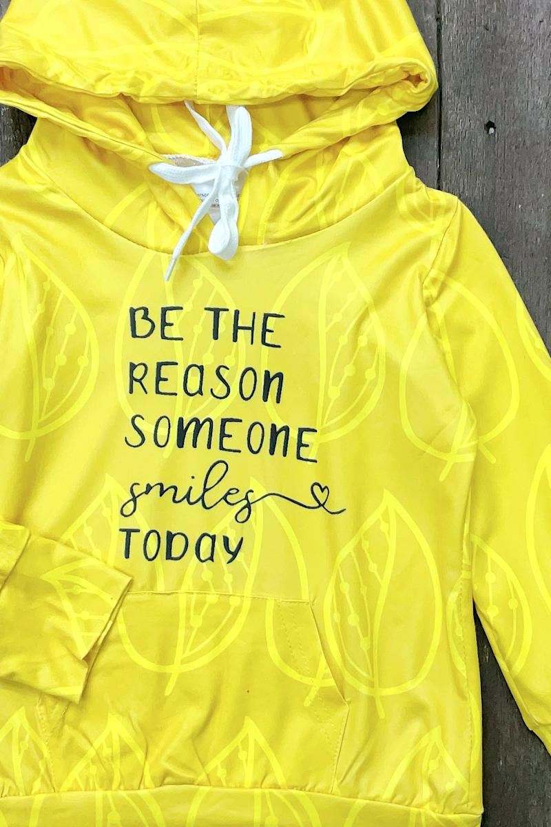 YELLOW SWEATSHIRT WITH HOODIE. (BE THE REASON SOMEONE SMILE TODAY!) CXS-950367 WEN: S