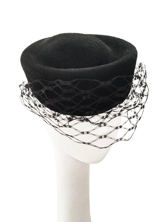 Kahon Pillbox W/ Cage Veil