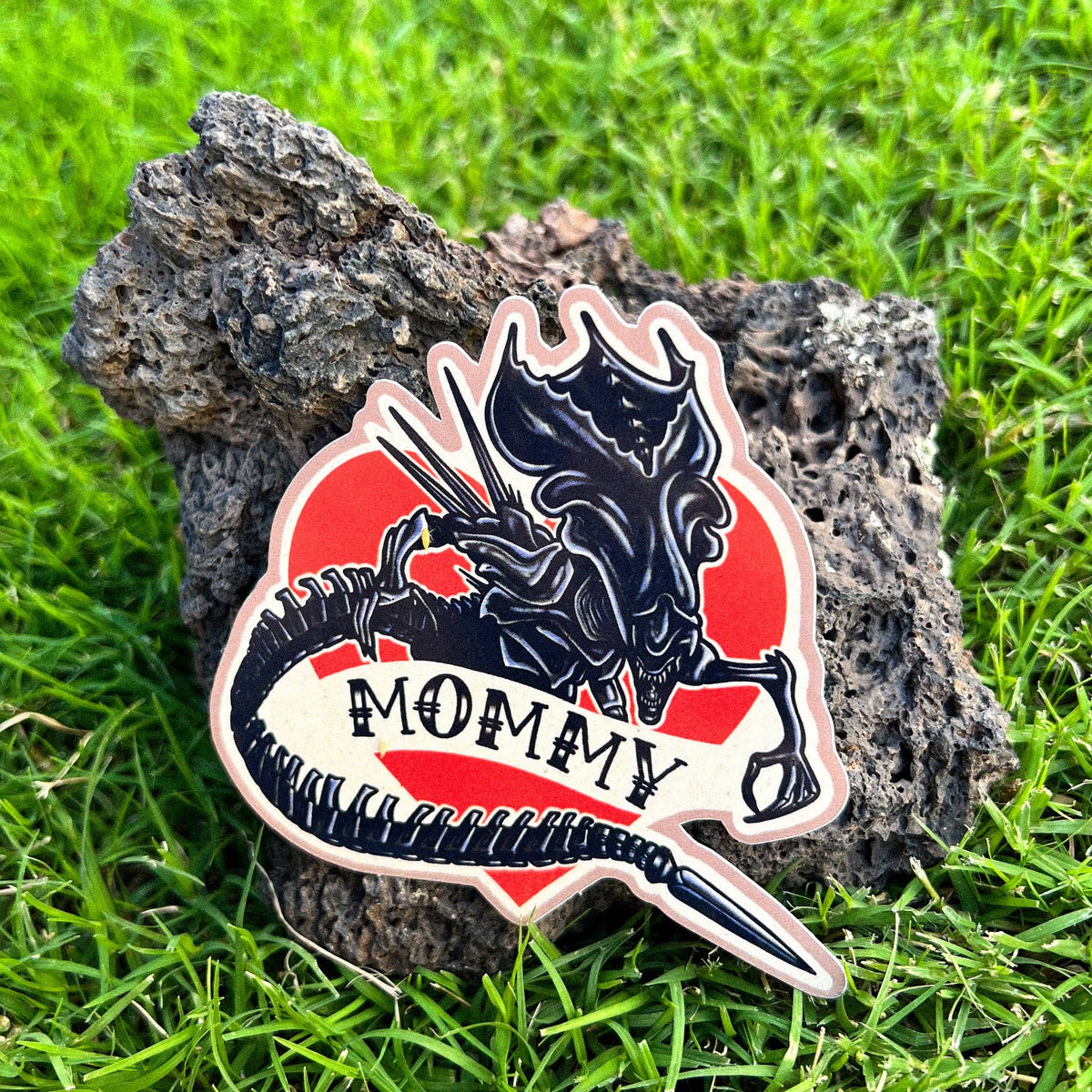 Horror Cuties Vinyl Sticker: Mommy Xenomorph
