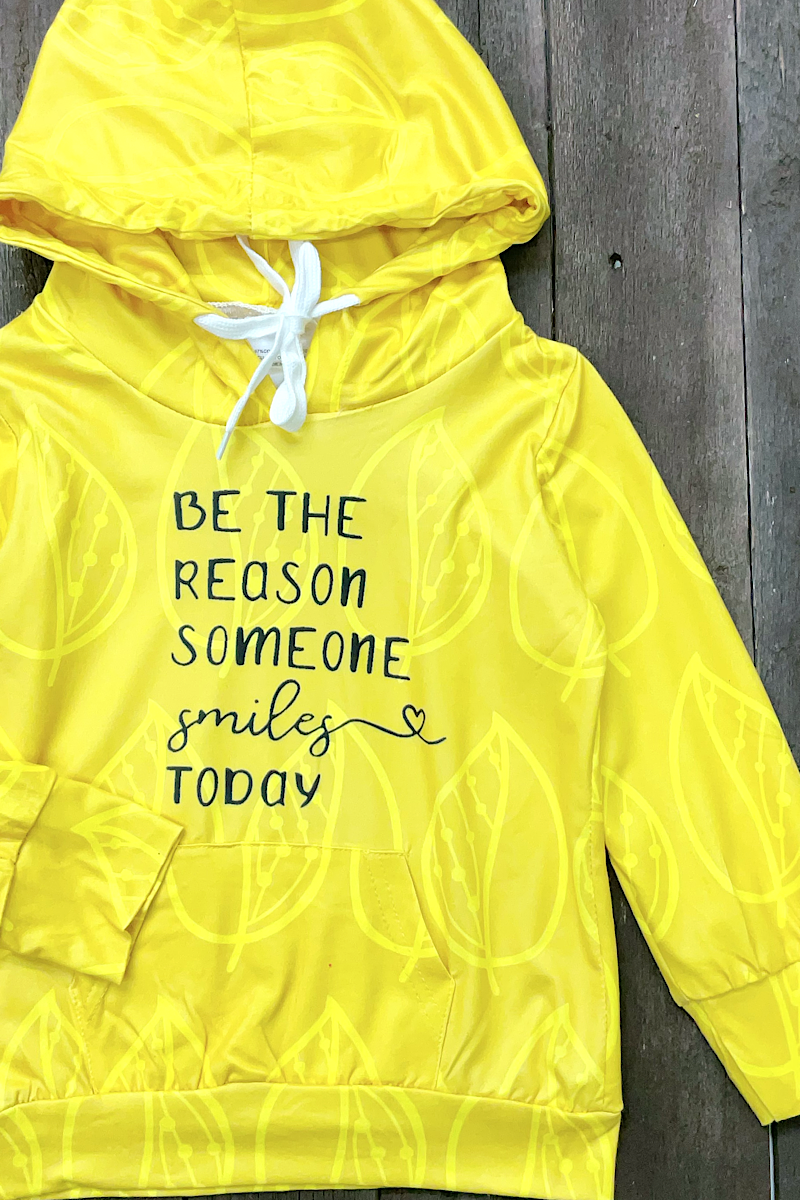 YELLOW SWEATSHIRT WITH HOODIE. (BE THE REASON SOMEONE SMILE TODAY!) CXS-950367 WEN: S