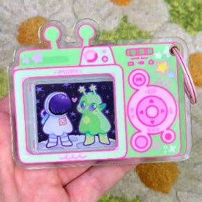 Cute Alien Camera Keychain!: Camera + Photopack